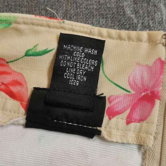 RAFAELLA Skirt Size 14 spring floral buttery cream with red pink yellow zip up - Picture 3 of 8